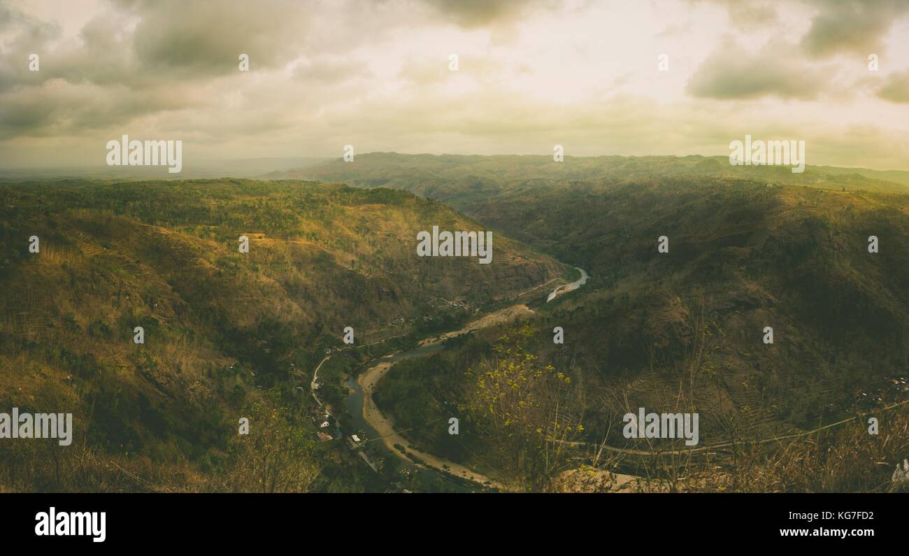 Vue panoramique de la rivière d'Oyo pousse dans l'après-midi Banque D'Images