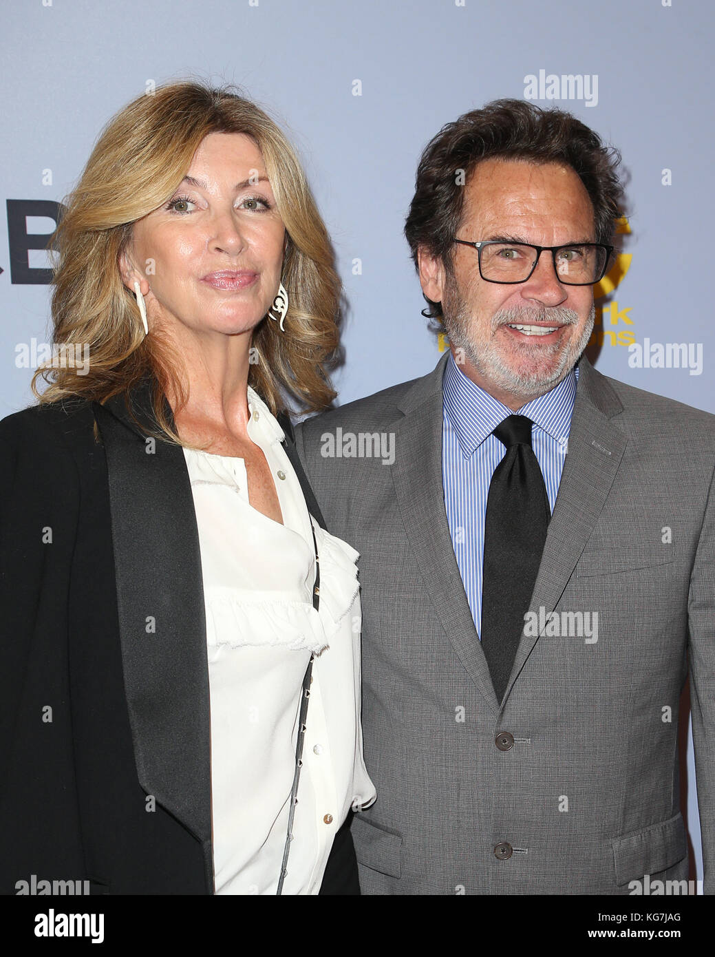 CBS' 'The Carol Burnett Show 50th Anniversary Special' - Arrivals featuring : Dennis Miller, Carolyn Espley où : Los Angeles, Californie, États-Unis quand : 04 Oct 2017 crédit : FayesVision/WENN.com Banque D'Images