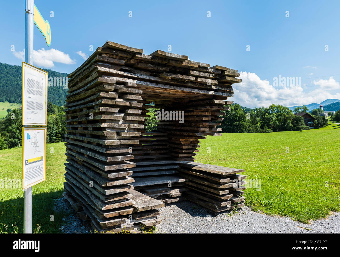 Krumbach, Autriche - 22 juillet 2017 : arrêt de bus par l'architecte Ensamble Studio Anton Garcia Abril et Debora Mesa, Krumbach, Bregenzer Wald, Autriche. Banque D'Images