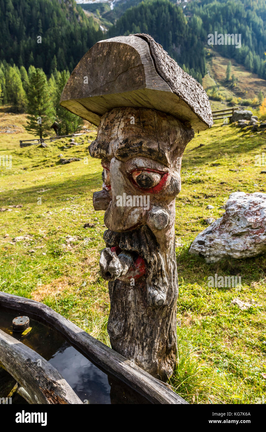 Habachtal, Autriche - 28 septembre 2017 : Eau Eau potable place et bien pour les vaches et les touristes à habachtal avec l'smaragdweg en Autriche. Banque D'Images