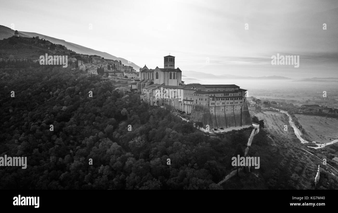 Vue panoramique sur la Basilique Saint François, à Assise, Italie Banque D'Images