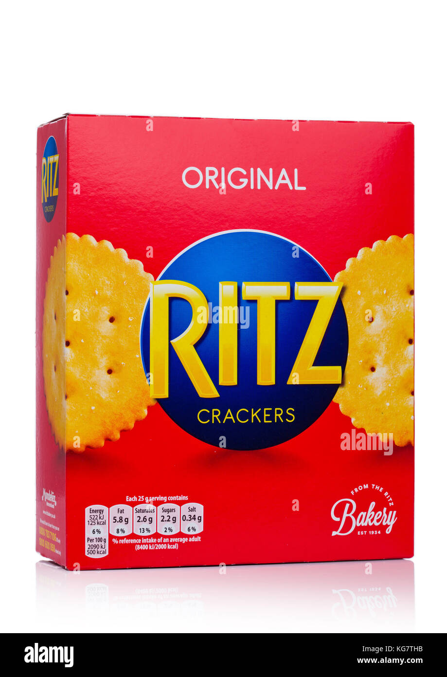 LONDRES, Royaume-Uni - 03 NOVEMBRE, 2017:A boîte Ritz craquelins sur blanc. Introduits en 1934 par Nabisco, les craquelins circulaires sont légèrement salés avec des coquilles Saint-Jacques Banque D'Images