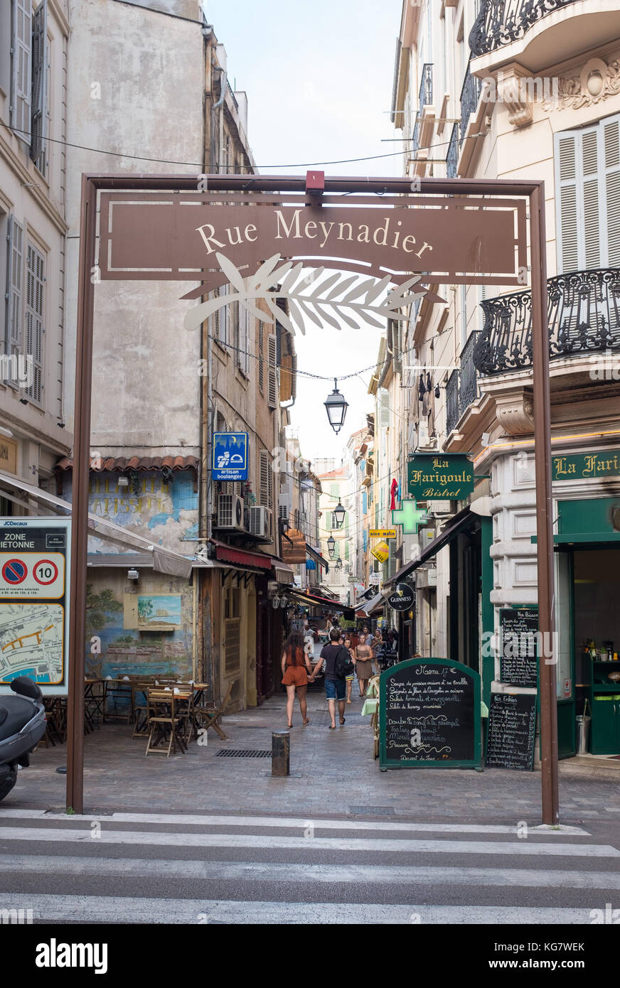 Entrée de la rue Meynadier rue commerçante de Cannes, Côte d'azur, Provence-alpes-cote d'Azur, France. Banque D'Images