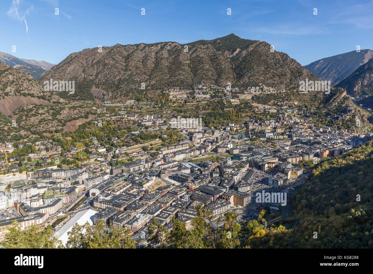 Andorre-la-Vieille, Andorre - 28 octobre 2017 : Vue aérienne d'Andorre la Vieille, la capitale de la principauté d'Andorre Banque D'Images