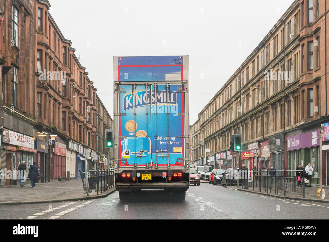 Camion de livraison de pain kingsmill conduisant par Possilpark, à l'Allied Bakeries Bakery, Glasgow, Écosse, Royaume-Uni Banque D'Images