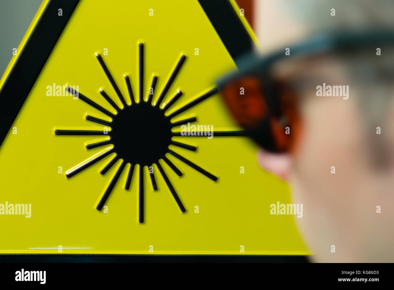 Signe de la sécurité laser et la sécurité laser googles Banque D'Images