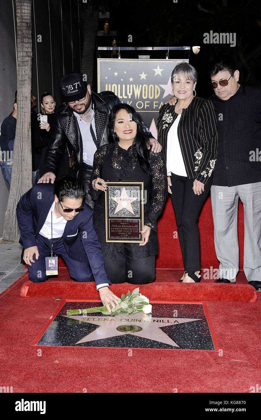 Los Angeles, CA, USA. 29Th sep 2017. Chris Perez, A.B. quintanilla iii, Suzette quintanilla, marcella samora, Abraham quintanilla jr. à une apparition publique pour l'étoile sur le Hollywood Walk of Fame pour selena quintanilla, hollywood boulevard, Los Angeles, CA, 3 novembre 2017. crédit : michael germana/everett collection/Alamy live news Banque D'Images