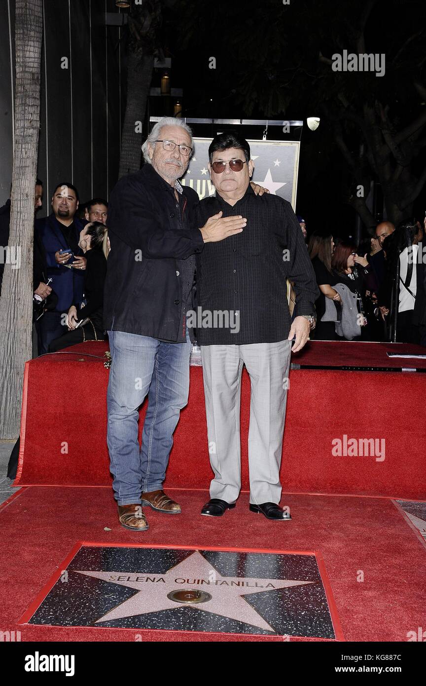 Los Angeles, CA, USA. 29Th sep 2017. Edward James olmos, Abraham quintanilla jr., lors d'une apparition publique pour l'étoile sur le Hollywood Walk of Fame pour selena quintanilla, hollywood boulevard, Los Angeles, CA, 3 novembre 2017. crédit : michael germana/everett collection/Alamy live news Banque D'Images