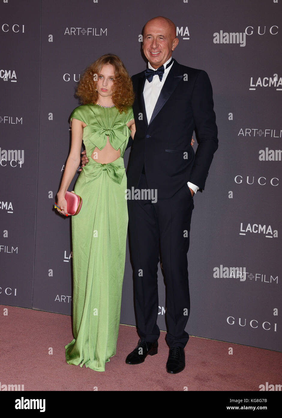 Los Angeles, Californie, États-Unis. 4th novembre 2017. L'artiste Petra Collins, porte Gucci, et le PDG de Gucci Marco Bizzarri assiste au Gala Art + film 2017 de la LACMA, en hommage à Mark Bradford et George Lucas, présenté par Gucci à la LACMA sur 4 novembre 2017 à Los Angeles, CA Credit: Tsuni / USA/Alay Live News Banque D'Images