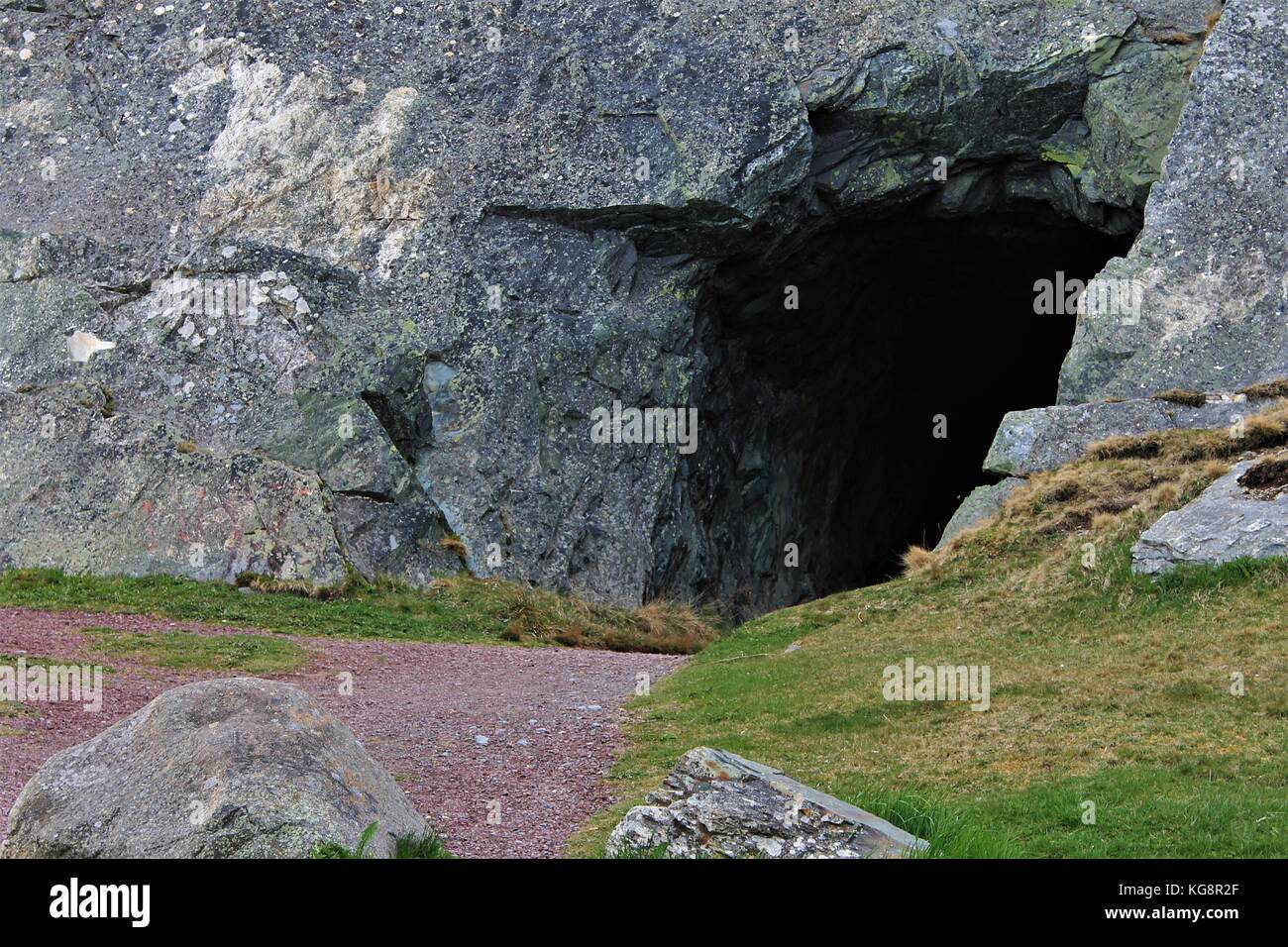 Tunnel creusé dans le roc pour permettre le déchargement de la cargaison de navires, Brigus (Terre-Neuve et Labrador) Canada. Banque D'Images