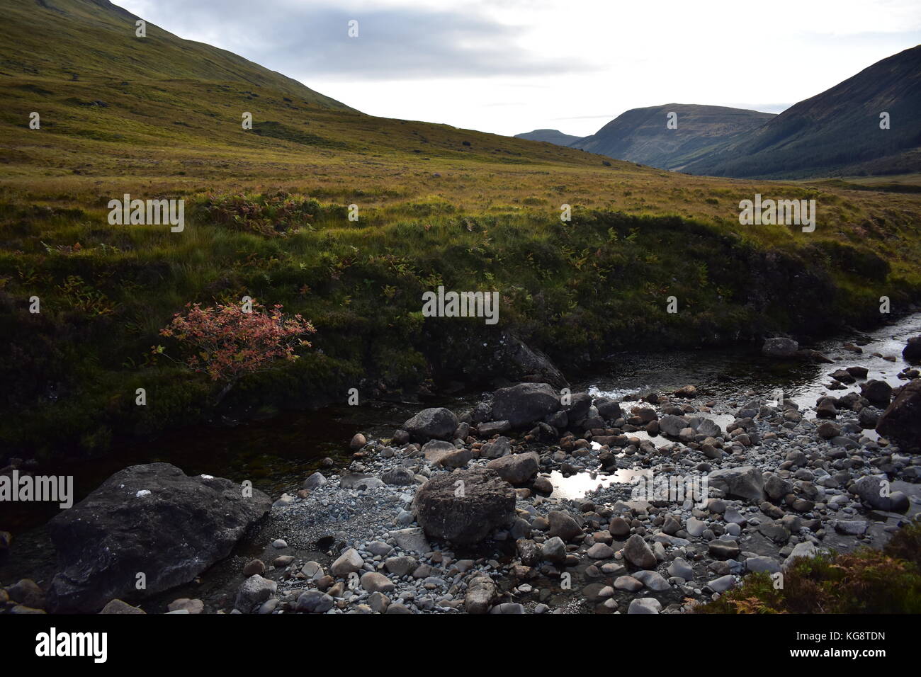 Creek au conte de piscines sur l'île de Skye en Ecosse Banque D'Images