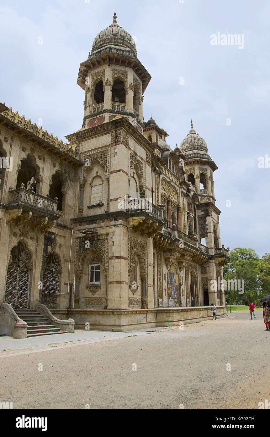 Vue partielle de l'lakshmi vilas palace, a été construit par le Maharaja Sayajirao gaekwad 3ème en 1890, Vadodara (Baroda), Gujarat, Inde Banque D'Images