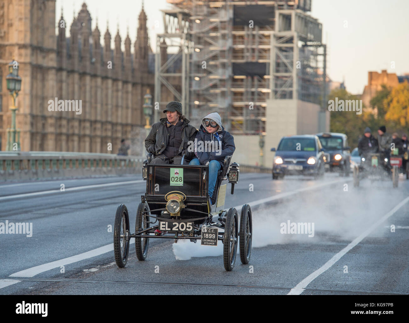 5 novembre 2017. Bonhams de Londres à Brighton, course de voitures de vétéran, la plus longue course automobile au monde, 1899 Locomobile Steam, Westminster Bridge. Banque D'Images