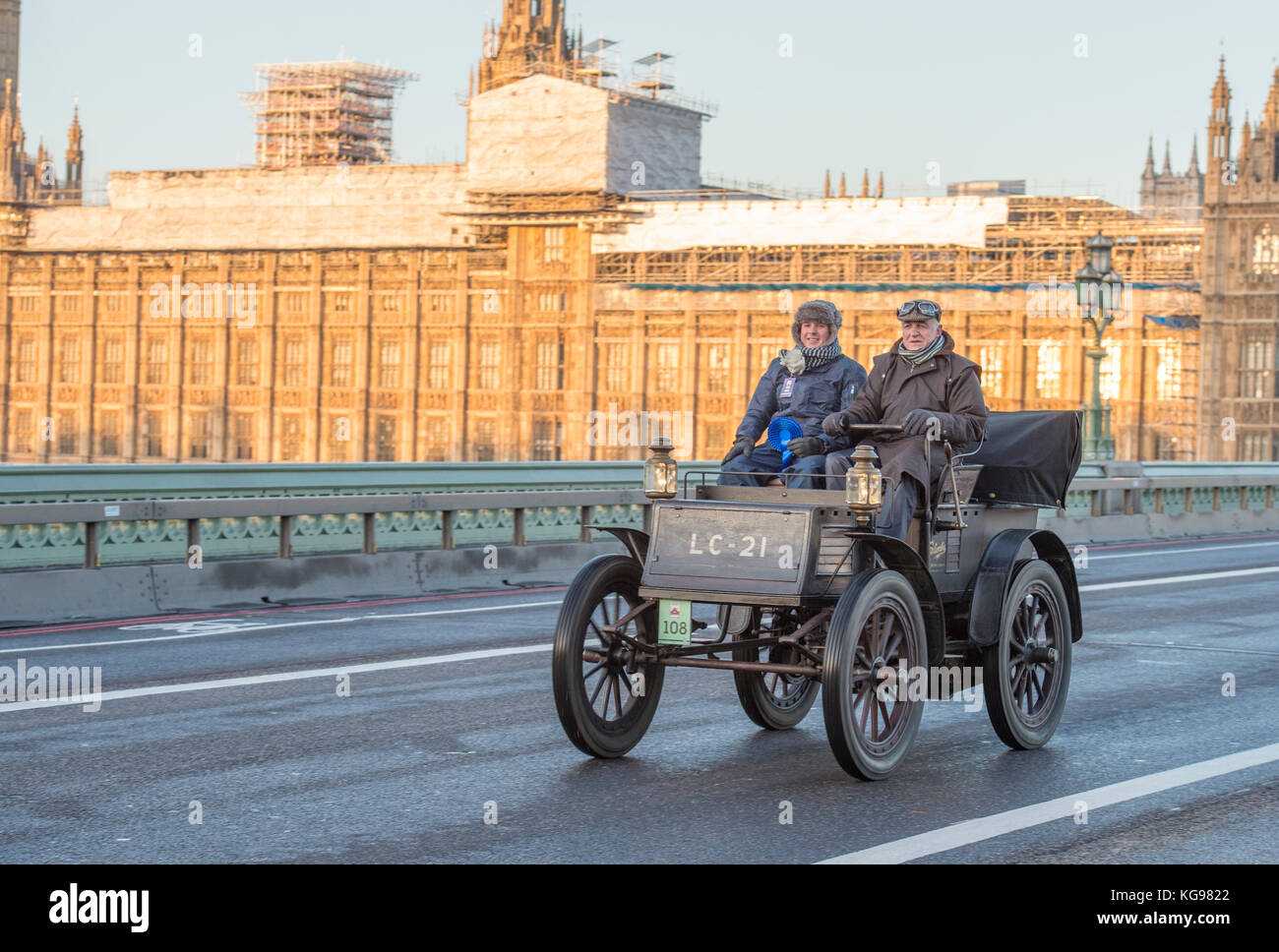 5 novembre 2017. Bonhams de Londres à Brighton, la course automobile de vétéran, la plus longue course automobile au monde, 1902 Columbia Electric, Westminster Bridge. Banque D'Images