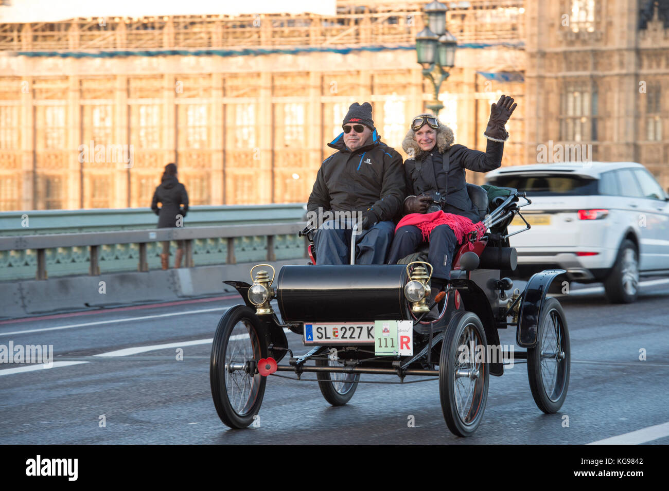 5 novembre 2017. Bonhams de Londres à Brighton, la course de voiture de vétéran, la plus longue course automobile au monde, 1902 Oldsmobile sur le pont de Westminster. Banque D'Images
