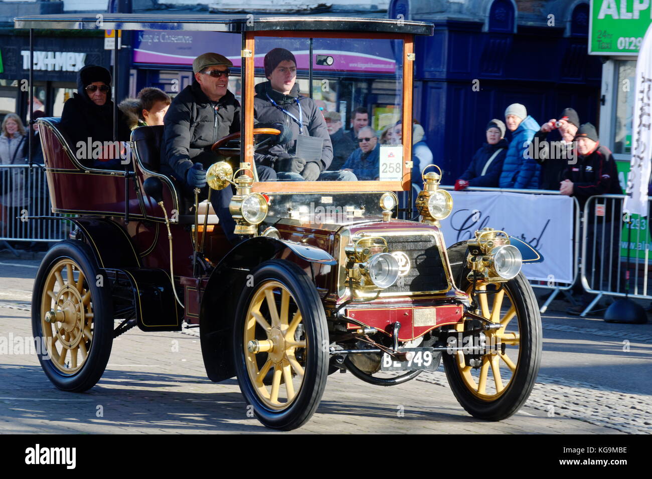 121e Londres à Brighton Veteran Car Run annuel - 1900 - De Dion Bouton - DL 1381 Banque D'Images