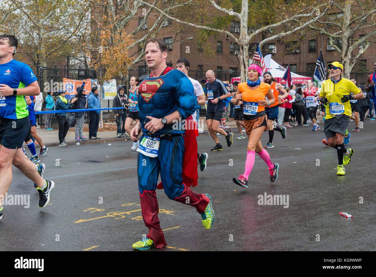 New York, USA. 5Th nov, 2017. coureurs dans le new york city marathon le 5 novembre 2017 près de la 20 mile marker dans le Bronx, NY : crédit brigette supernova/Alamy live news Banque D'Images