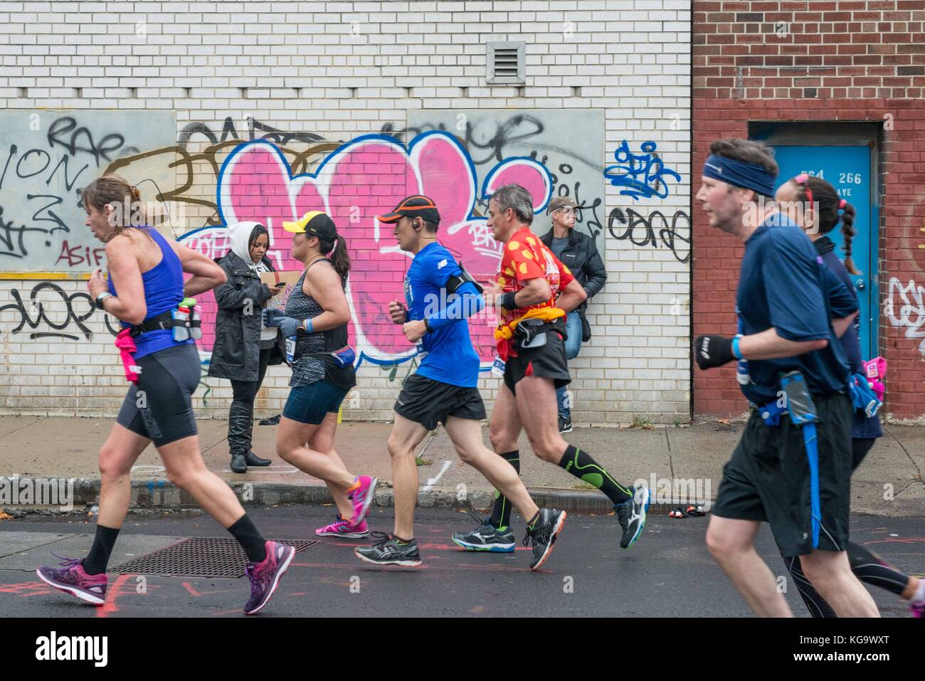New York, USA. 5Th nov, 2017. coureurs dans le new york city marathon le 5 novembre 2017 près de la 20 mile marker dans le Bronx, NY : crédit brigette supernova/Alamy live news Banque D'Images