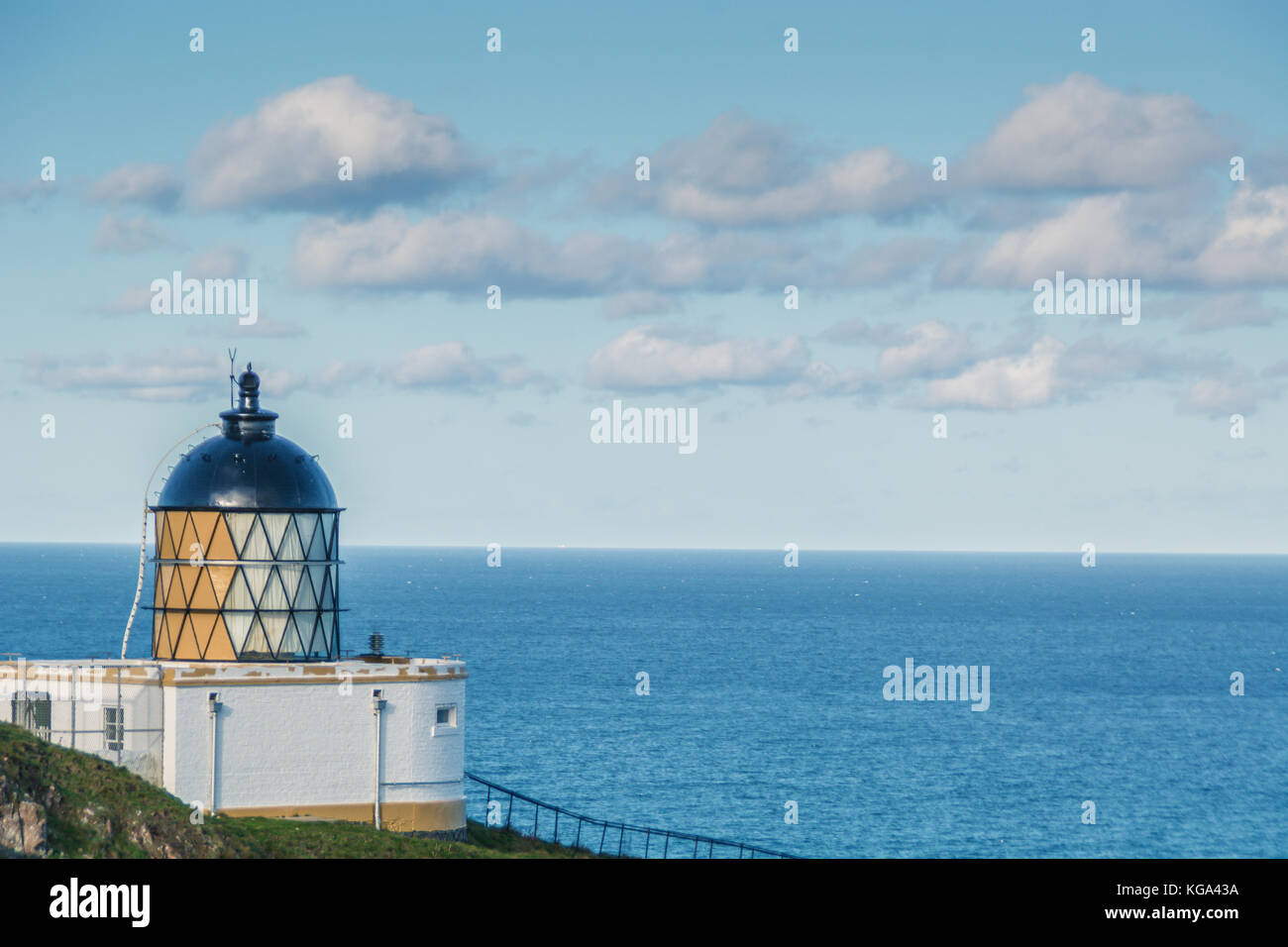 St Abbs le nord du phare sur la côte est de l'Ecosse Banque D'Images