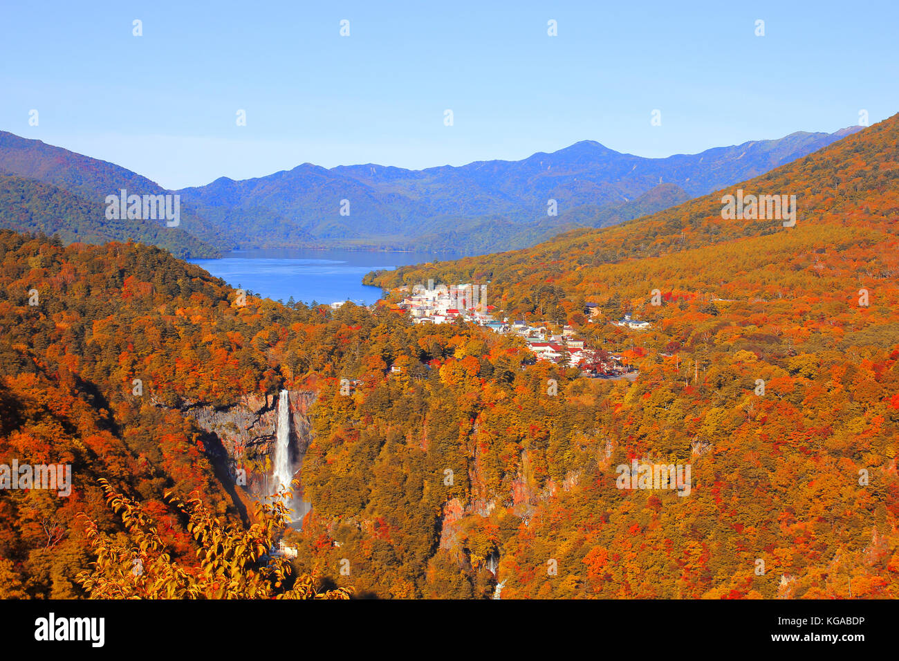 Chutes kegon et le lac Chuzenji en saison d'automne de l'akechidaira observation deck, Nikko, Japon. Banque D'Images