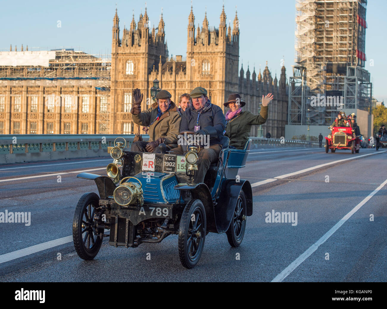 5 novembre 2017. Bonhams de Londres à Brighton, la course de voiture de vétéran, la plus longue course automobile au monde, 1902 Benz sur le pont de Westminster. Banque D'Images