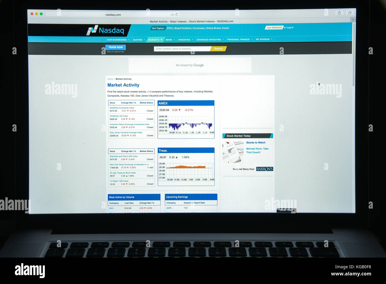 Milan, Italie - 10 août 2017 : page d'accueil du site NASDAQ. C'est une bourse américaine. C'est la deuxième plus grande bourse au monde. Logo NASDAQ Banque D'Images