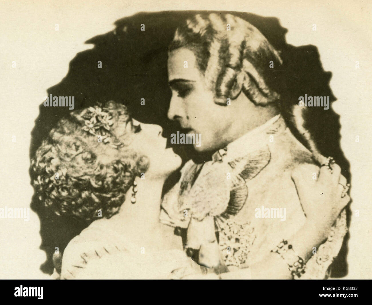 Poster Photo Vintage De Rudolph Valentino 1924 Avec Barbe - Format 24x36 Pouces - Réédition Licenciée