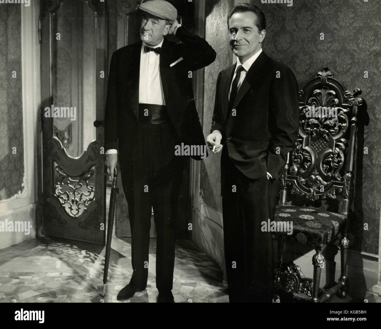 Acteurs George Sanders et Rossano Brazzi dans le film Dark But, 1964 Banque D'Images