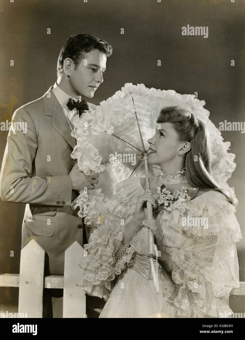 Acteurs Judy Garland et Tom Drake dans le film Meet Me in St Louis, 1944 Banque D'Images