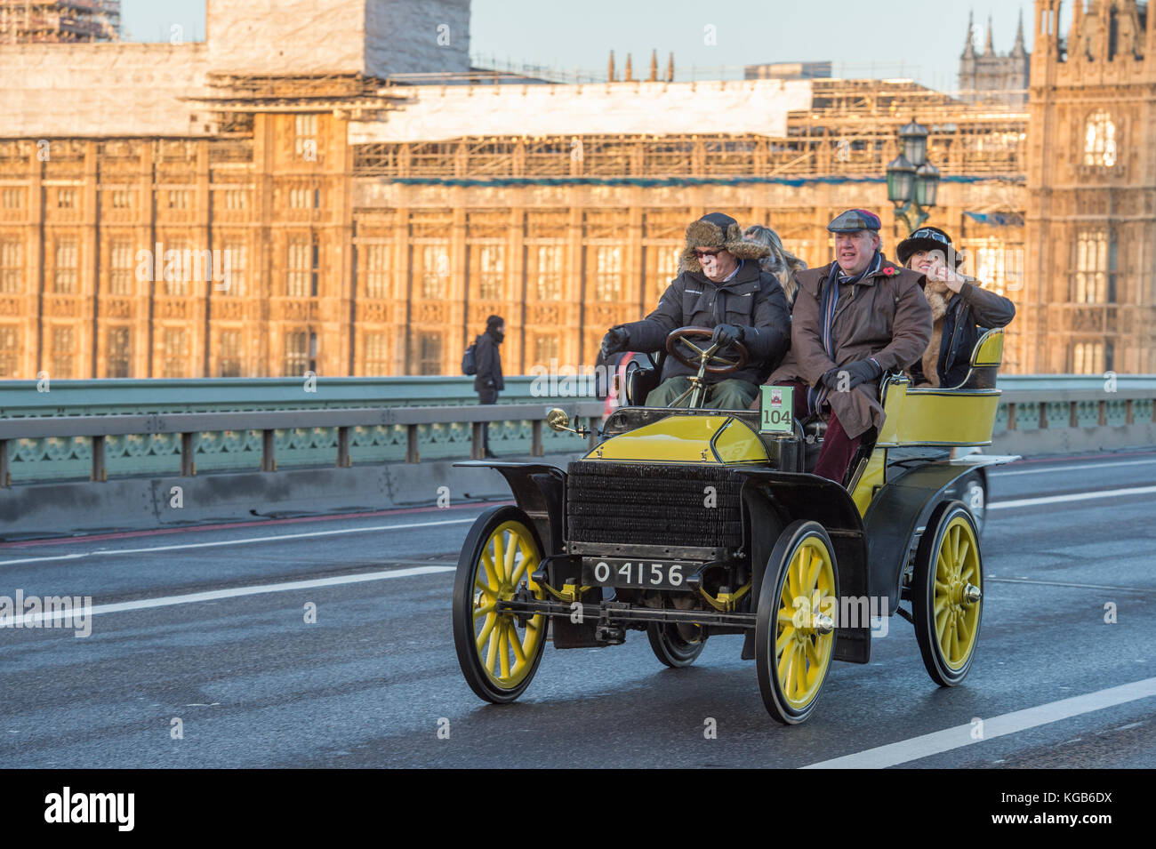 5 novembre 2017. Bonhams de Londres à Brighton, le plus long événement automobile au monde, 1901 Wolseley sur le pont de Westminster. Banque D'Images