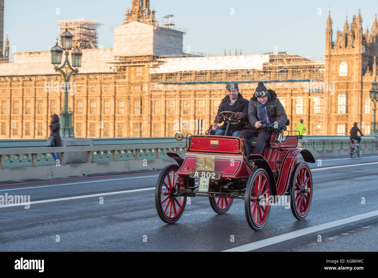 5 novembre 2017. Bonhams de Londres à Brighton, le plus long événement automobile au monde, 1902 Albion sur le pont de Westminster. Banque D'Images