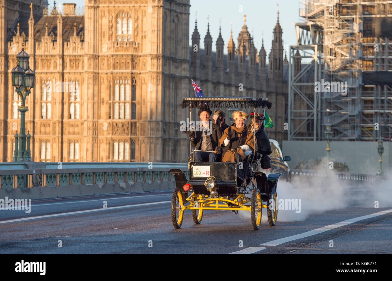 5 novembre 2017. Bonhams de Londres à Brighton, course de voitures de vétéran, la plus longue course automobile au monde, 1901 Locomobile Steam, Westminster Bridge. Banque D'Images