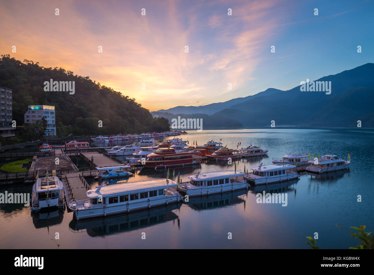 Lever du soleil à Sun Moon Lake à Nantou, Taiwan Banque D'Images