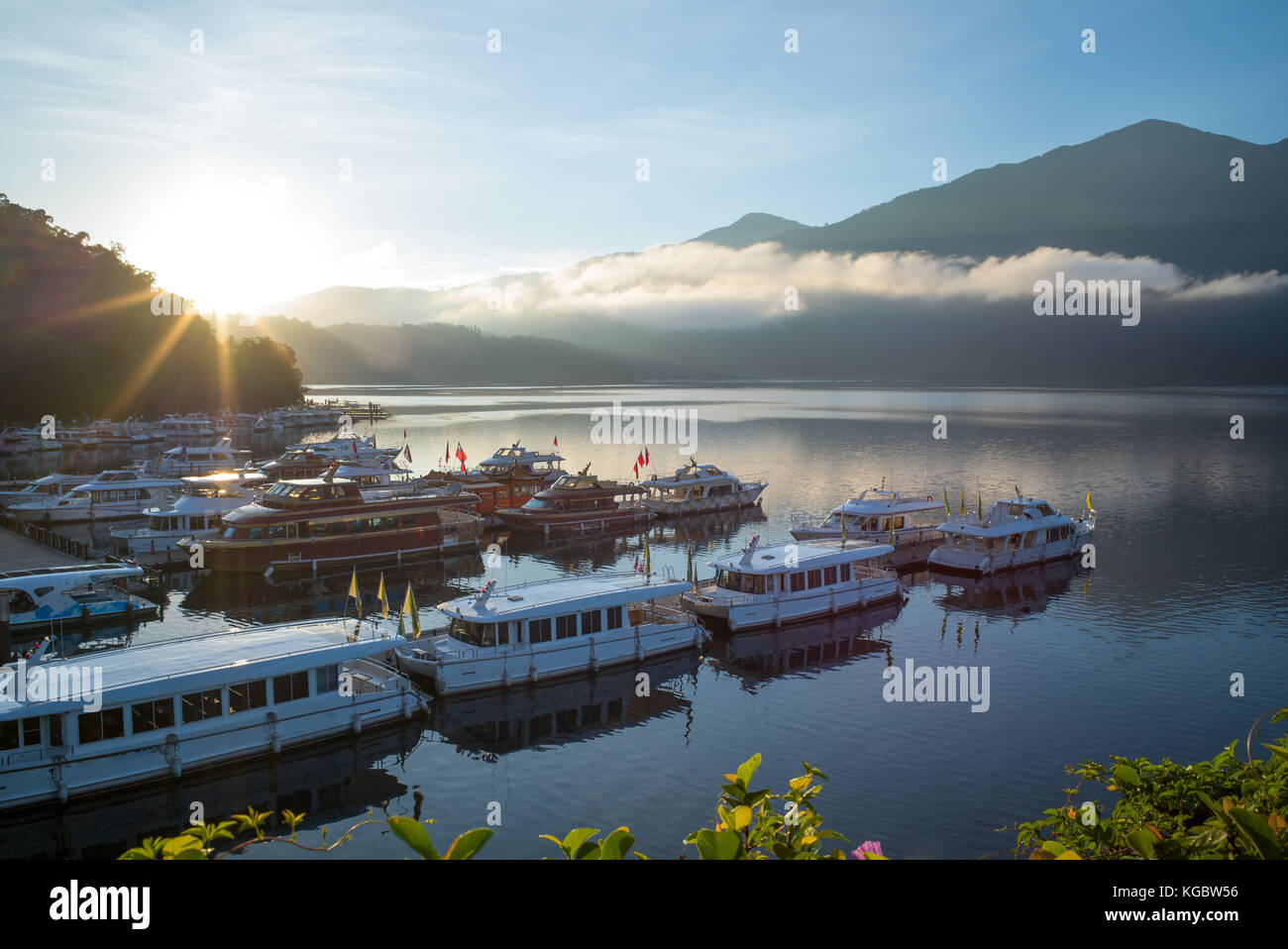 Lever du soleil à Sun Moon Lake à Nantou, Taiwan Banque D'Images