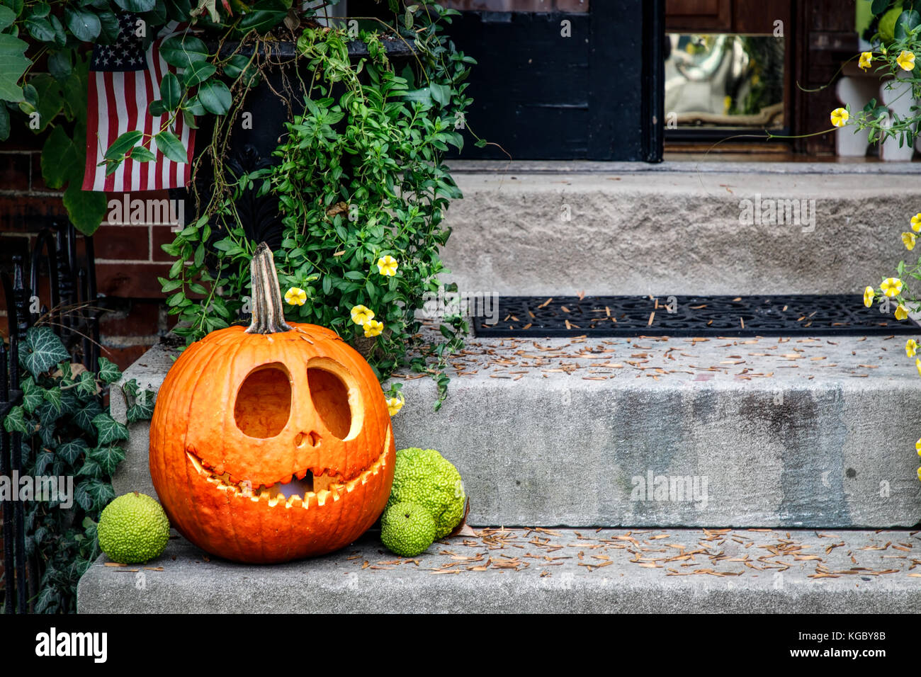 Un traditionnel jackolantern out pour l'halloween dans les rues d'Alexandrie, en Virginie. Banque D'Images