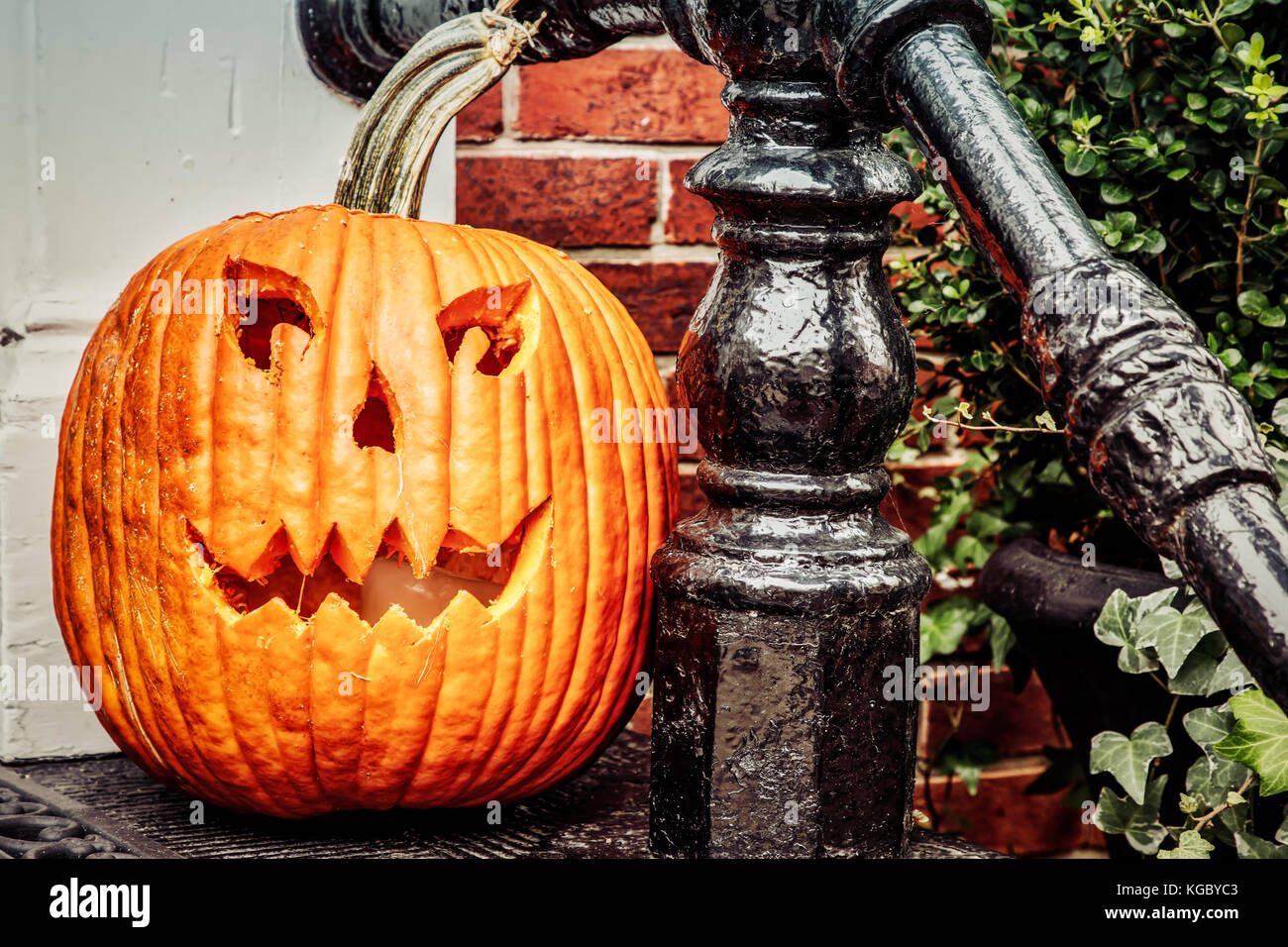 Un traditionnel jackolantern out pour l'halloween dans les rues d'Alexandrie, en Virginie. Banque D'Images