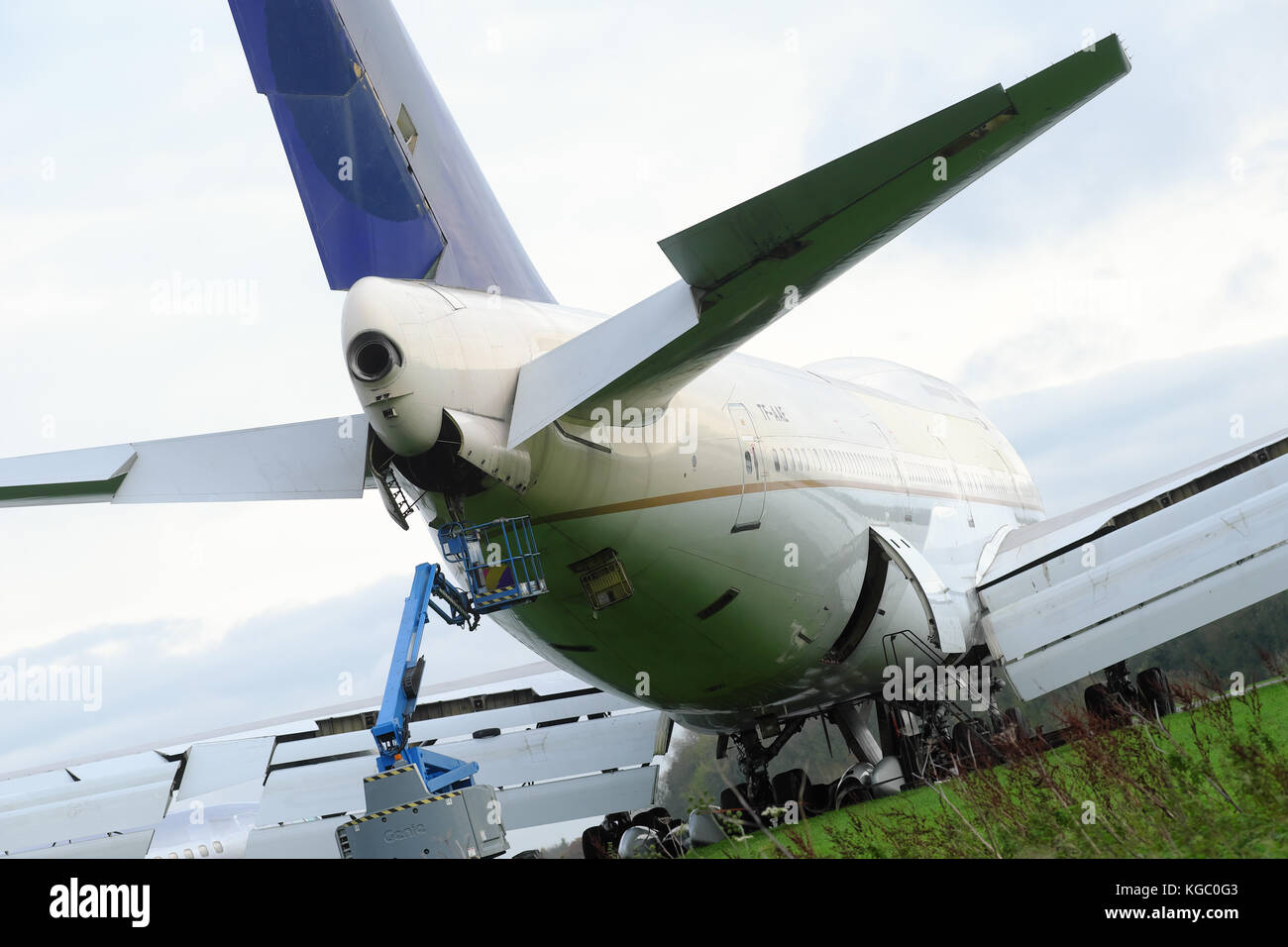 Boeing 747-400 jumbo jet en voie d'être récupéré et mis au rebut à kemble uk par asi. Banque D'Images