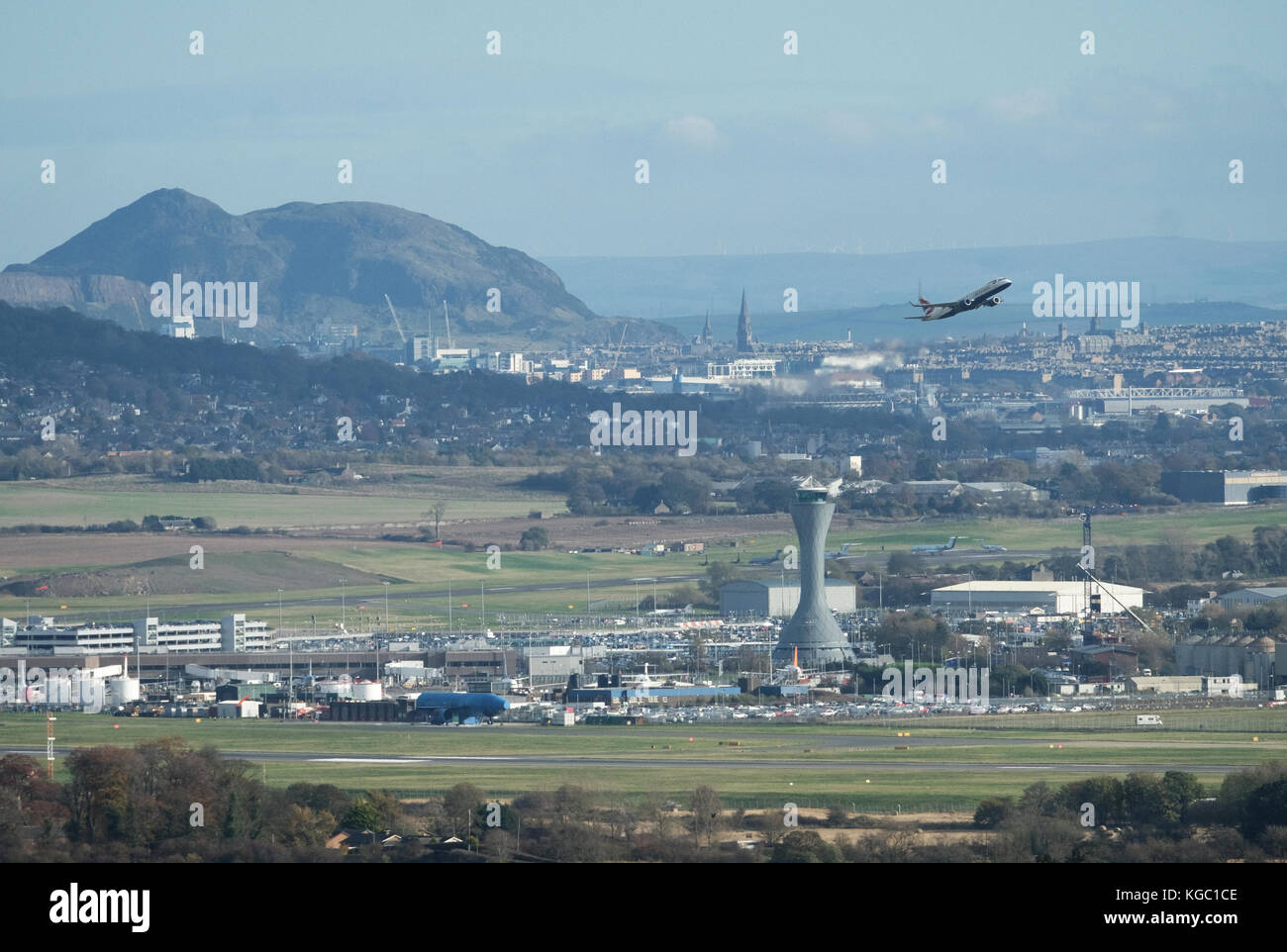 Un avion de British Airways décolle de l'aéroport d'Édimbourg, Ingliston, Édimbourg. Banque D'Images