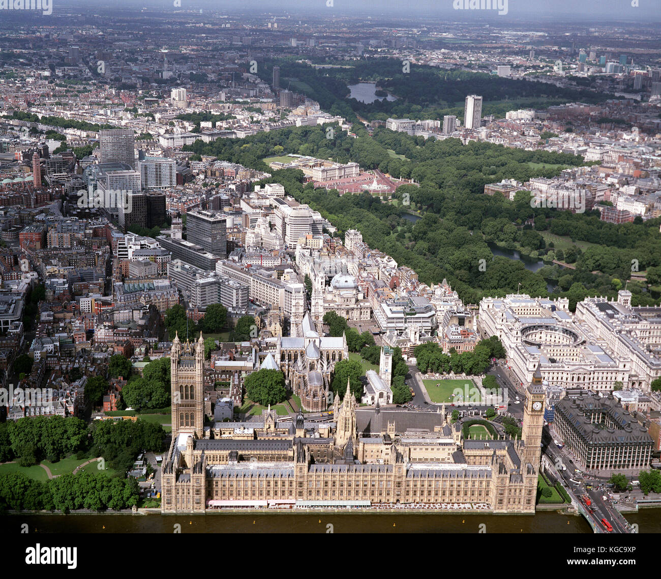 Une vue aérienne de Londres montrant les chambres du Parlement, l'abbaye de Westminster, Buckingham Palace, la place du Parlement, Big Ben, Green Park et St James Pa Banque D'Images