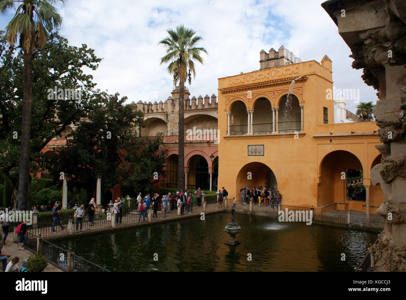 Étang de mercure et l'Alcázar de Séville, Séville, Espagne Banque D'Images