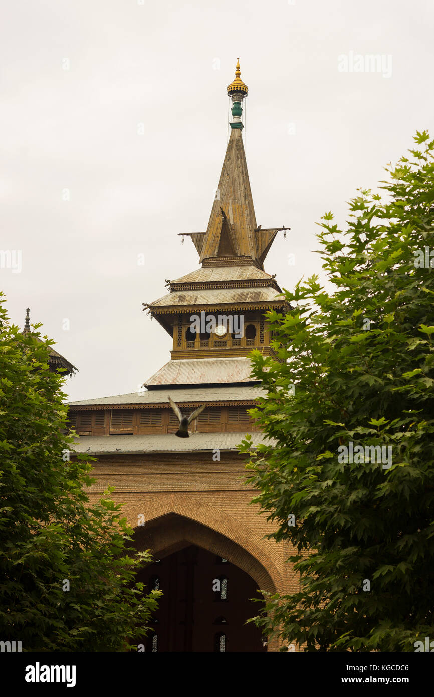 Jamia Masjid est une mosquée à Srinagar, Jammu-et-Cachemire, en Inde. La Jamia Masjid de Srinagar est situé à Nowhatta au milieu de la vieille ville. Banque D'Images