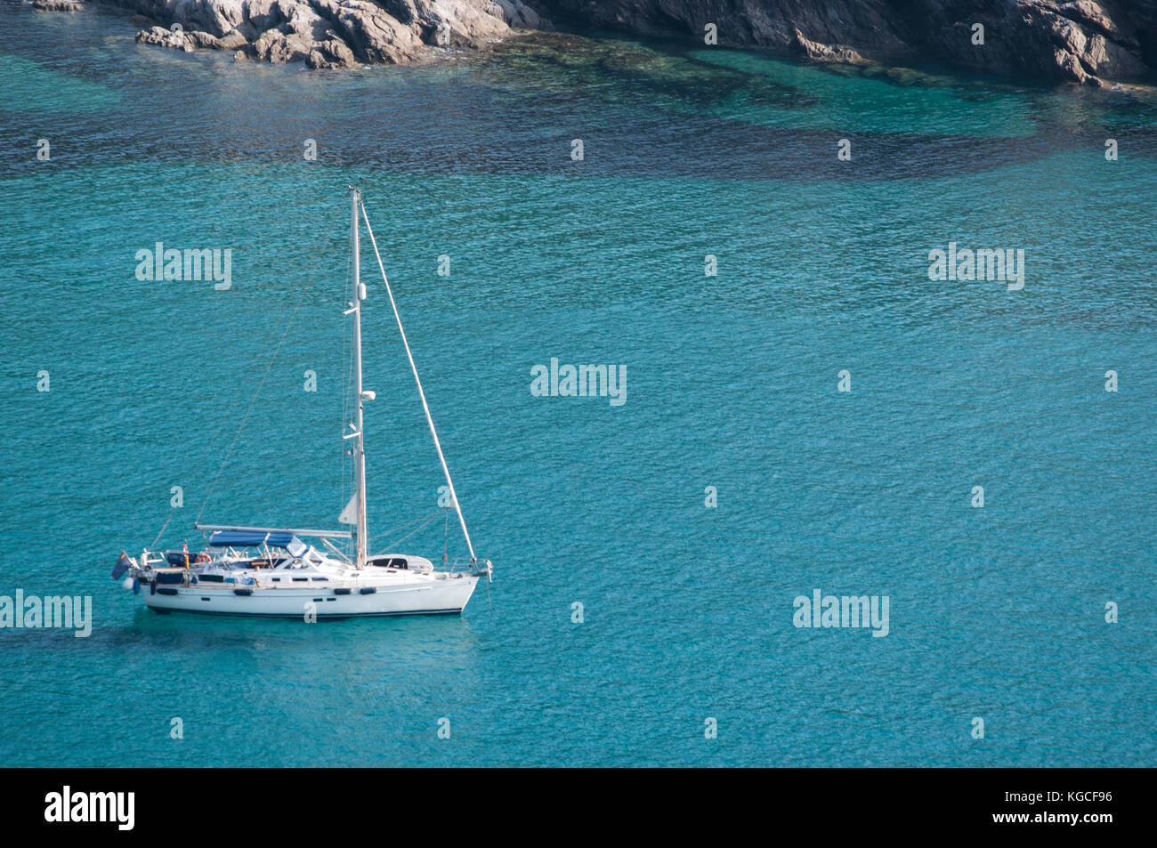 Corse Un Voilier Dans Leau Cristalline De Lanse Daliso