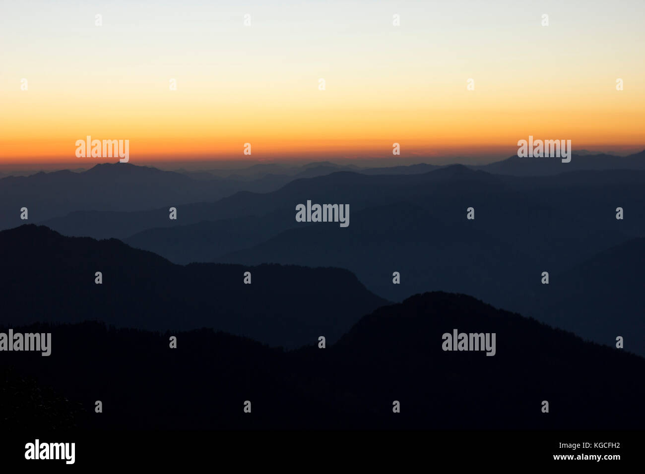 Belle vue sur le coucher de soleil de chopta Tungnath, près de temple, état Uttarakhand, Inde Banque D'Images