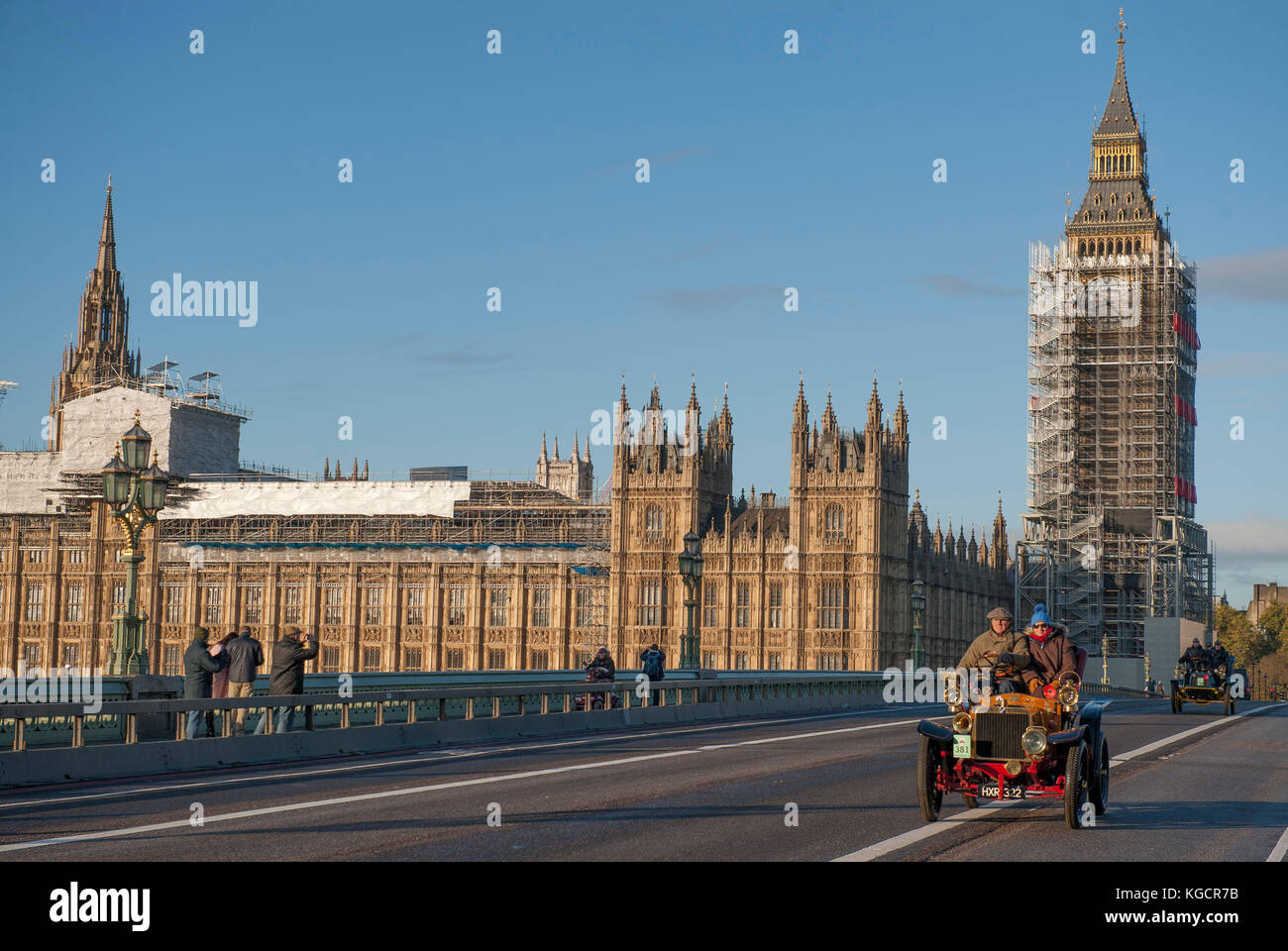 5 novembre 2017. Bonhams de Londres à Brighton, la course automobile de vétéran, la plus longue course automobile au monde, 1904 Darracq sur le pont de Westminster. Banque D'Images