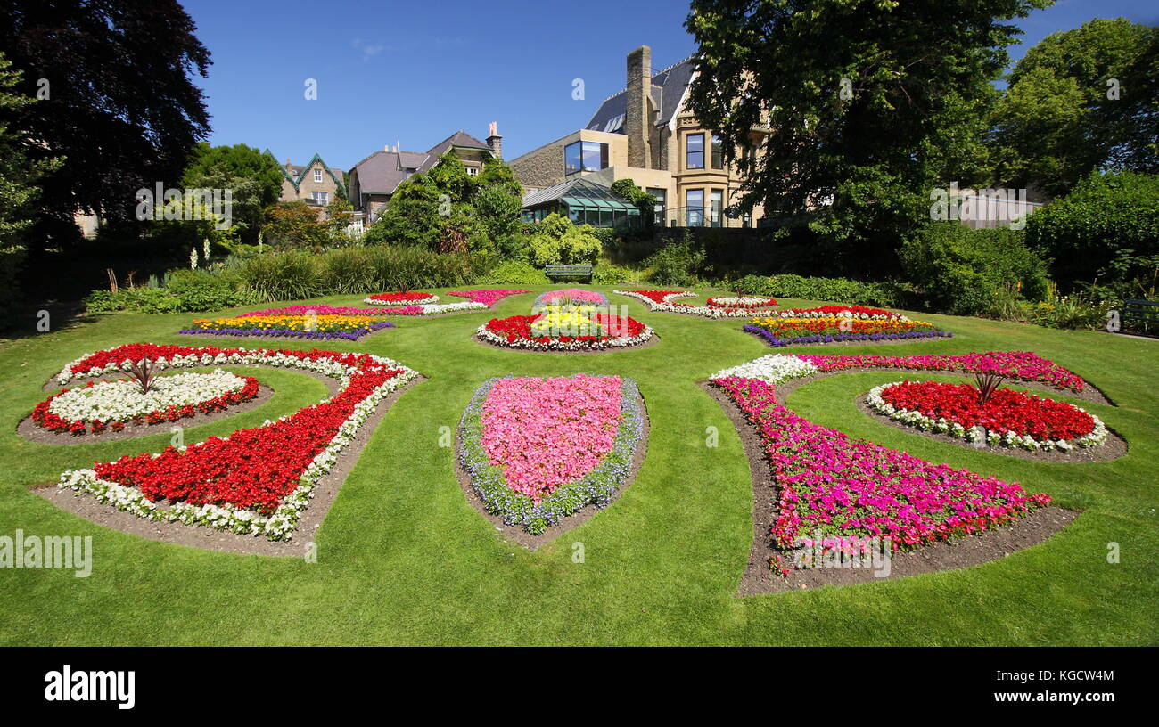 Jardins botaniques de Sheffield. Aménagement estival dans le jardin victorien des Jardins botaniques de Sheffield, Sheffield, South Yorkshire, Angleterre, Royaume-Uni Banque D'Images