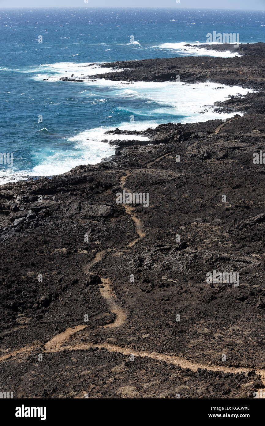Chemin à travers la zone volcanique près de côte de l'île de Tenerife, Canaries, Espagne, Europe Banque D'Images