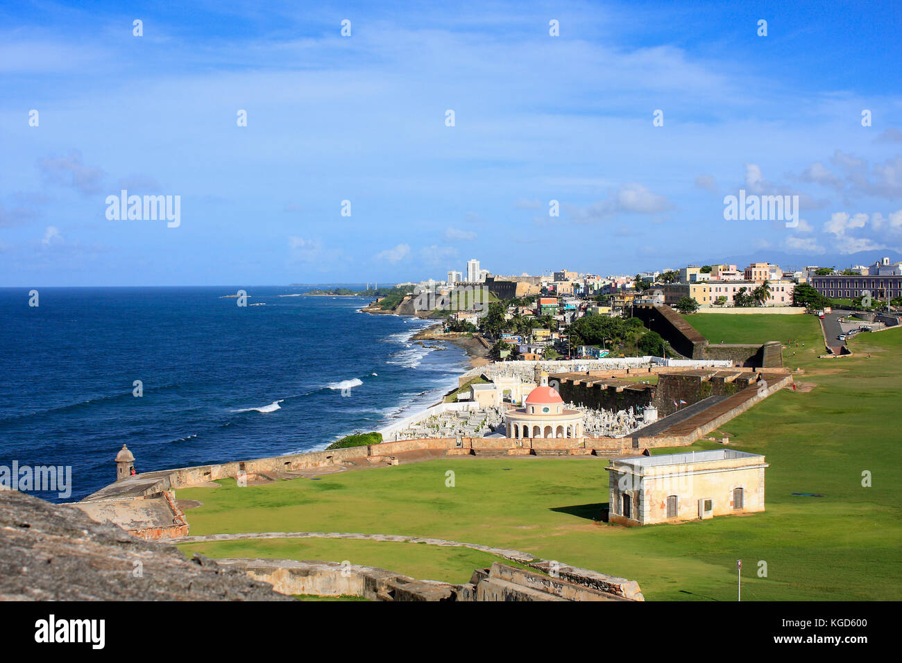 Une vue d'un des belvédères en direction de l'océan au Castillo de San Cristobal, San Juan Puerto Rico Banque D'Images