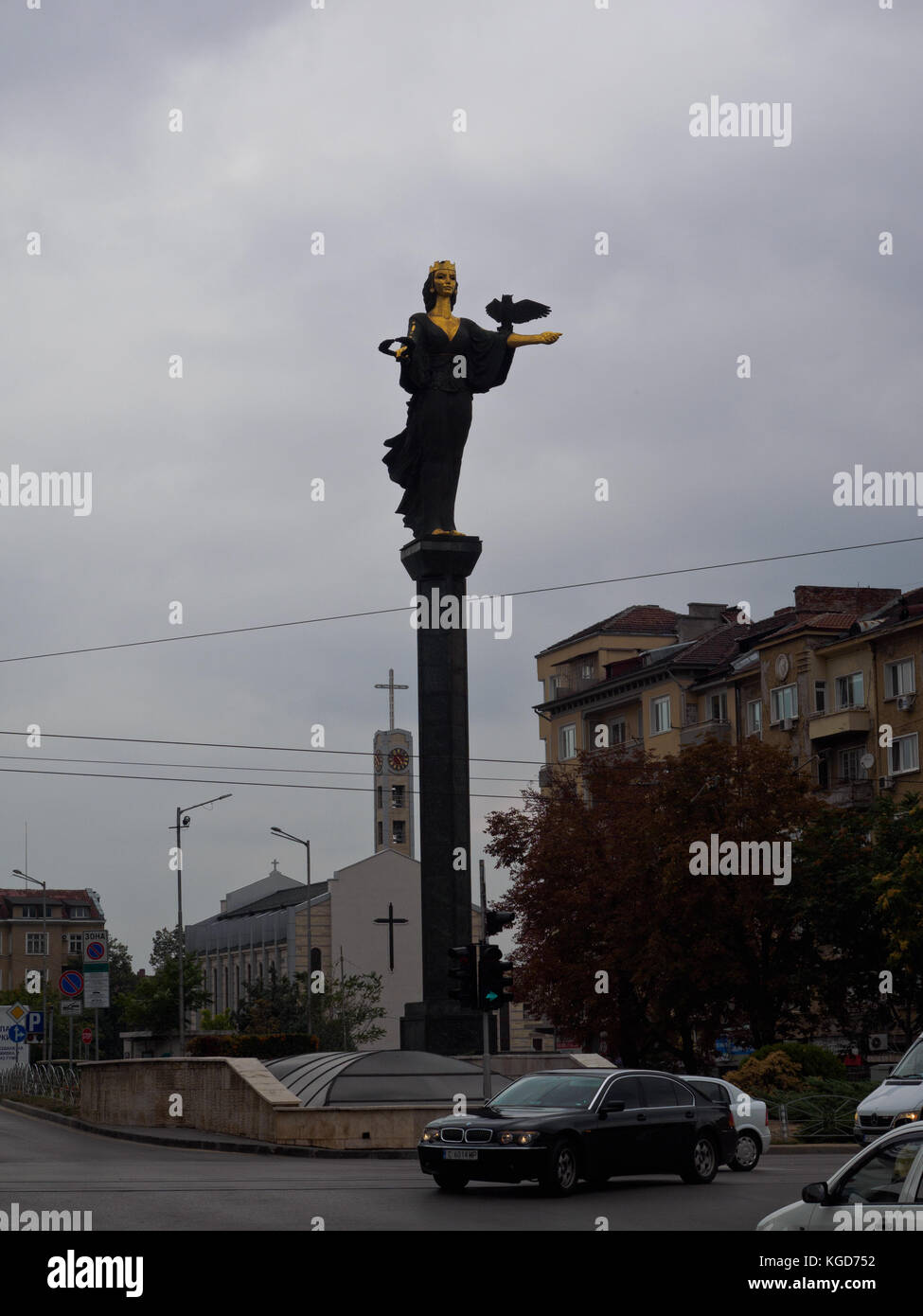 La statue de Sveta Sofia au milieu de la rue dans la ville de Sofia. Banque D'Images