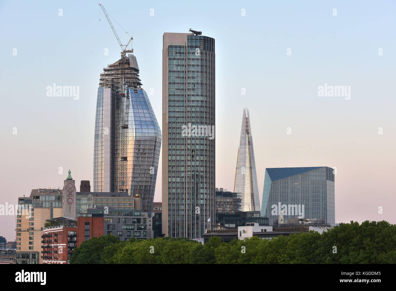 Nouveaux développements le long de la rive sud de la Tamise à Londres sont la construction d'une autre ville de Londres. De gauche à droite, la petite OXO Towe Banque D'Images