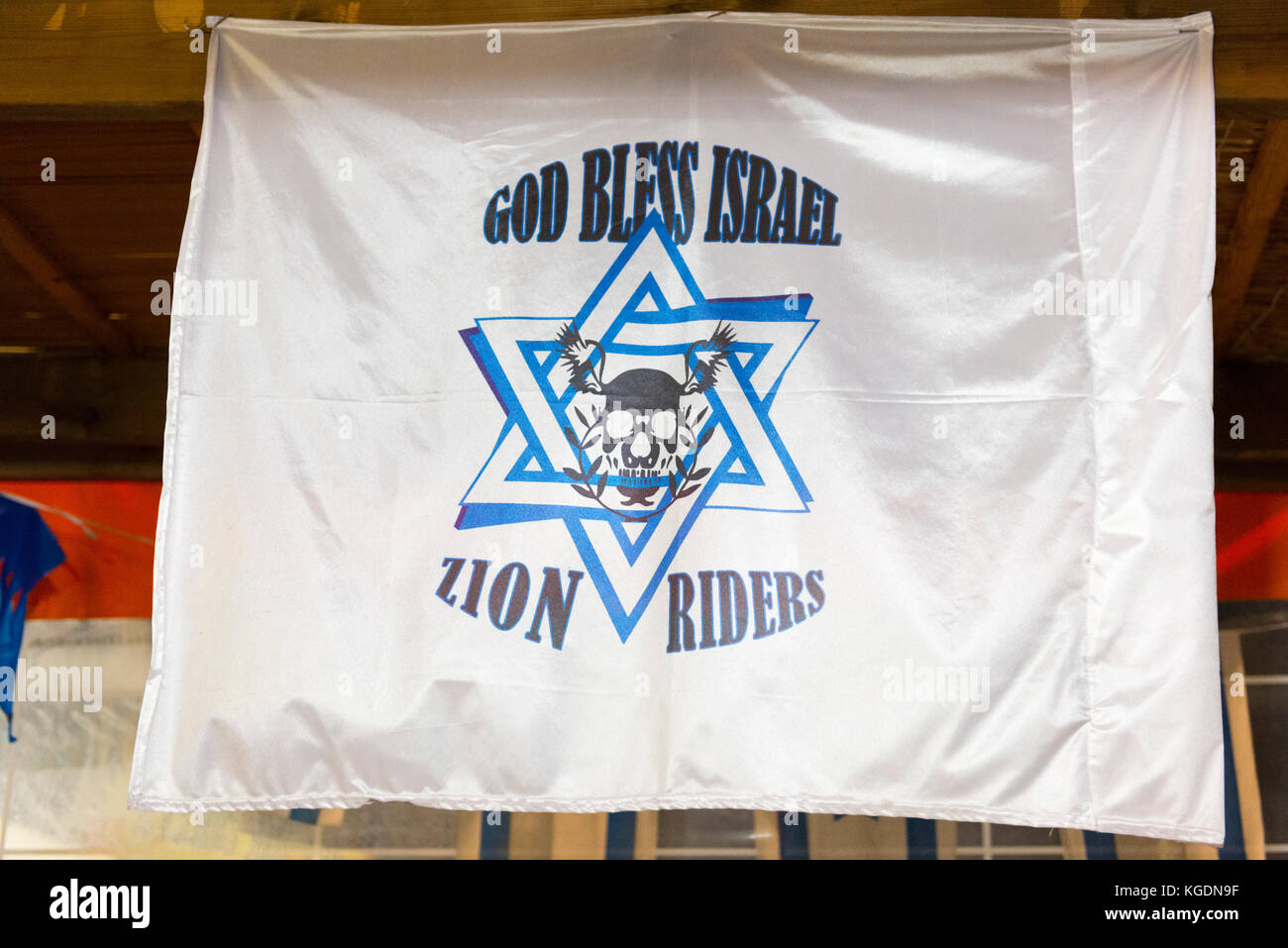 La Terre Sainte en banlieue de Tel Aviv Sion Riders Harley Davis clubhouse club café shop store club flag Dieu bénir Israël étoile de David Mogen Banque D'Images